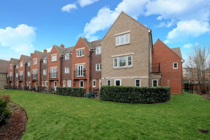 3 Bedroom Town House To Rent In Thames View, Abingdon, OX14