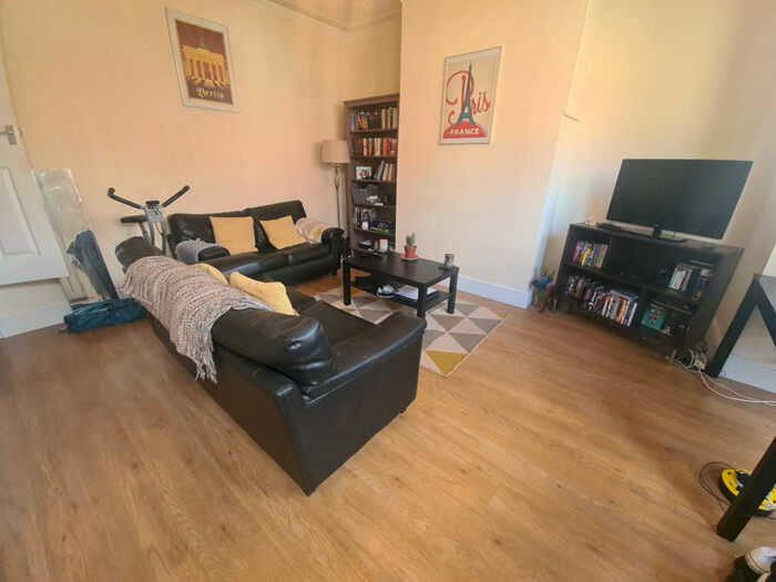 2 Bedroom House To Rent In Morris View, Leeds, LS5