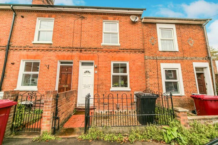 3 Bedroom Terraced House To Rent In Chesterman Street, Reading, RG1