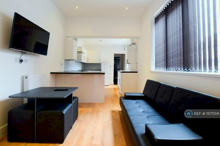 6 Bedroom Detached House To Rent In Boughey Road, Stoke-On-Trent, ST4