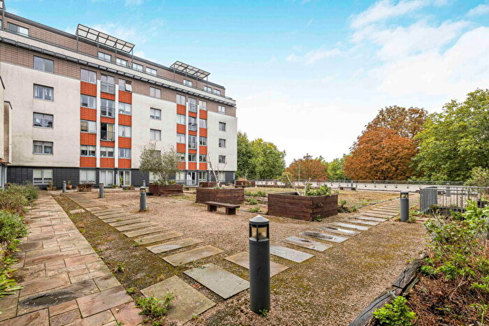 2 Bedroom Flat To Rent In Albemarle Road, Beckenham, BR3
