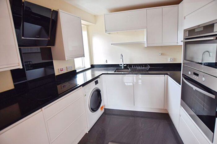 2 Bedroom Flat For Sale In Crown Quay, Prebend Street, Bedford, MK40