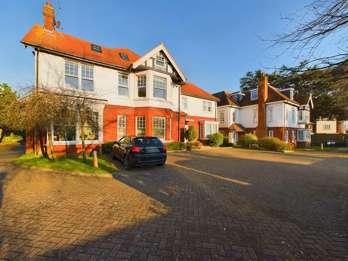 2 Bedroom Flat To Rent In Camber House, West Avenue, Worthing, BN11