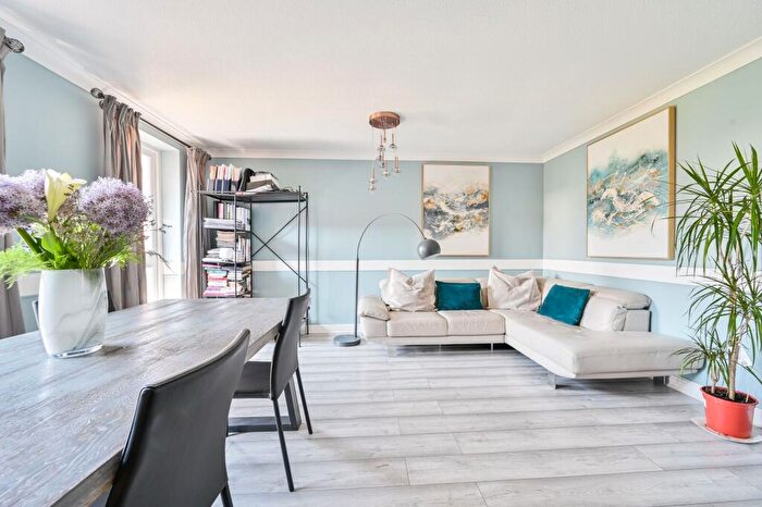 2 Bedroom Flat To Rent In Garter Way, Canada Water, London, SE16
