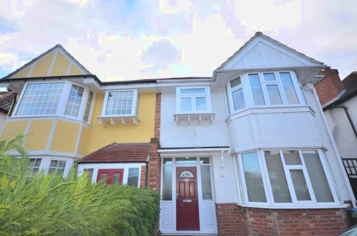 3 Bedroom Semi-Detached House To Rent In Shooters Hill Road London, SE3