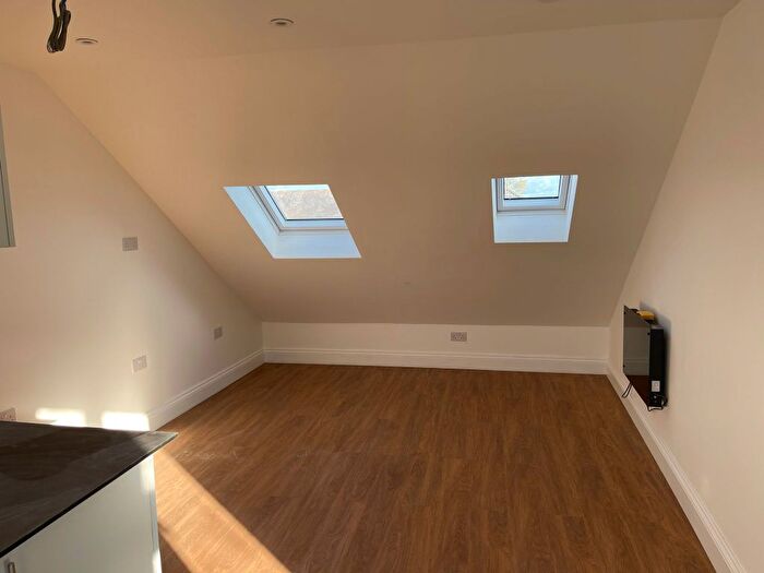 1 Bedroom Flat To Rent In Crownfield Avenue, Ilford, IG2