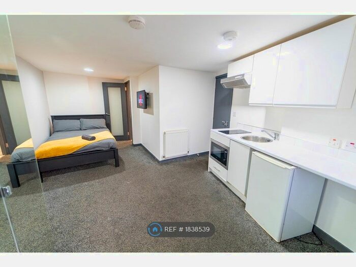 Studio To Rent In Vicarage Road, Kings Heath, Birmingham, B14