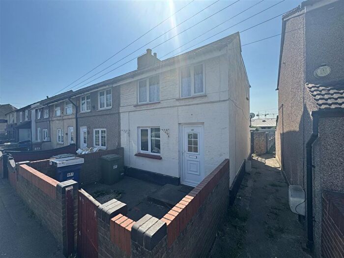 2 Bedroom End Of Terrace House To Rent In London Road., Grays, RM20