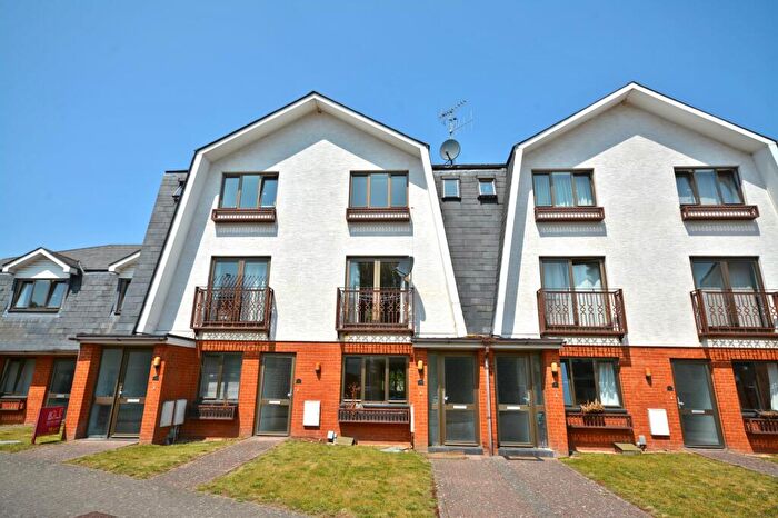 2 Bedroom Flat To Rent In Braeside, Binfield, Bracknell, RG12