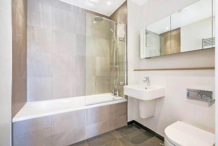 2 Bedroom Apartment To Rent In Monarch Square London, SW11