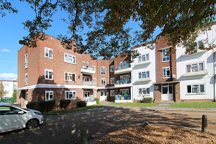 3 Bedroom Flat To Rent In Church Lane, London, NW9