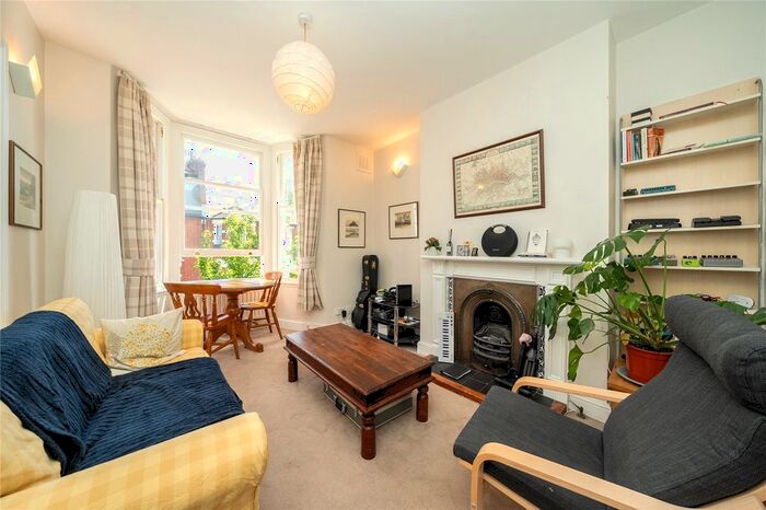 2 Bedroom Flat To Rent In Brewster Gardens, London, W10