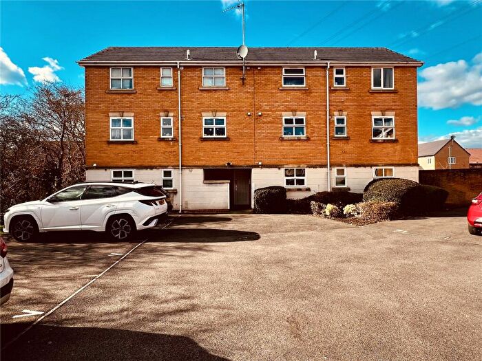 2 Bedroom Apartment To Rent In Thorley Court, Swindon, SN25