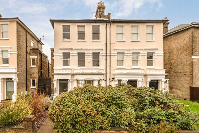 2 Bedroom Flat For Sale In Turle Road, London, N4
