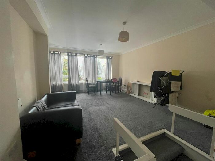 4 Bedroom Flat To Rent In Cyprus Road, London, N3