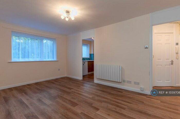 2 Bedroom Flat To Rent In Valley Green, Hemel Hempstead, HP2