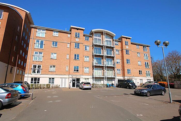 2 Bedroom Flat For Sale In Lion Court, Northampton, NN4