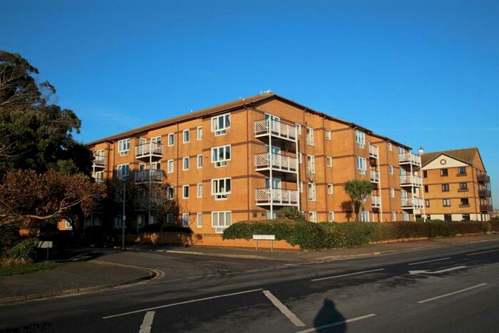 2 Bedroom Flat To Rent In Knightsbridge Court, Connaught Gardens East, Clacton-on-Sea, CO15