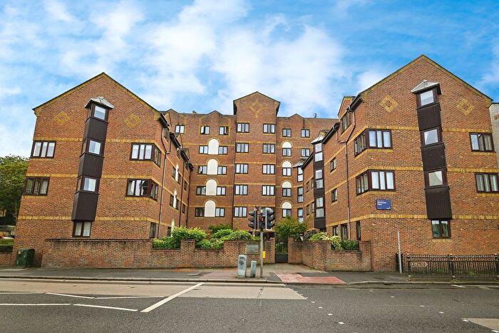 1 Bedroom Flat For Sale In Rochester Gate, High Street, Rochester, Kent, ME1