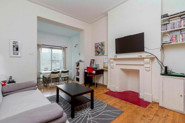 2 Bedroom Flat To Rent In Netherwood Road, London, W14