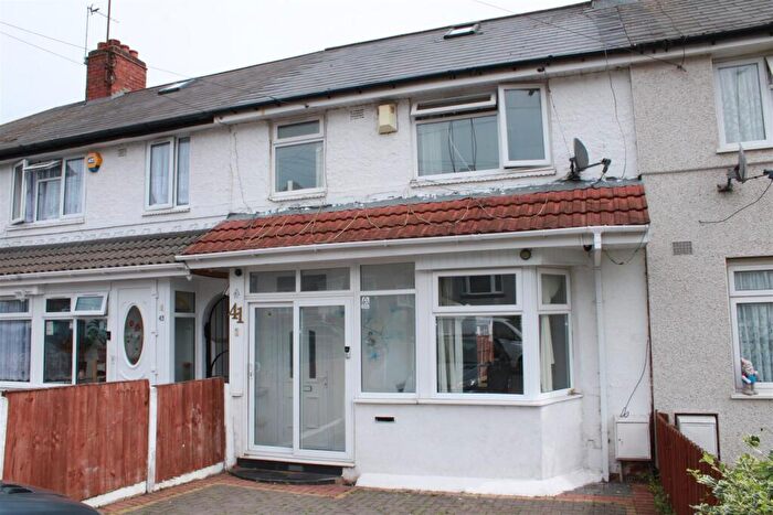 4 Bedroom Semi Detached House To Rent In St. Stephens Road, West Bromwich, B71