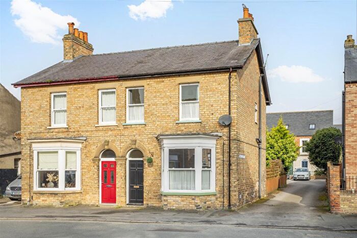 3 Bedroom Semi Detached House To Rent In Chapmangate, Pocklington, York, YO42