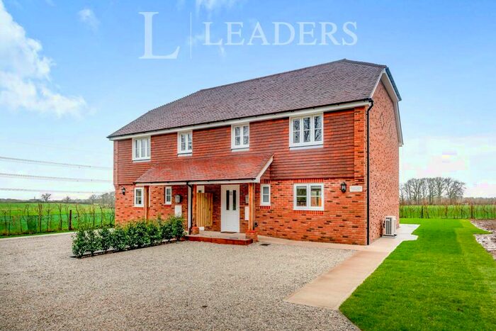 3 Bedroom Semi-Detached House To Rent In Pratts Farm Cottages, Billingshurst, RH14