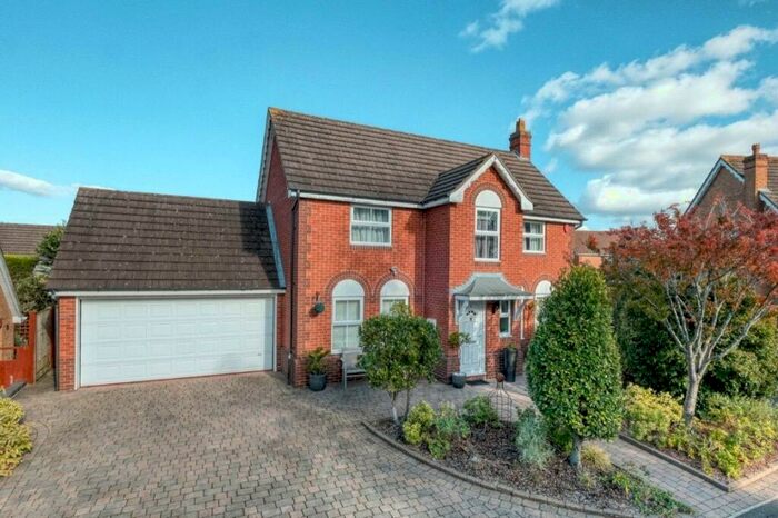 4 Bedroom Detached House To Rent In Carters Close, Bromsgrove, B61