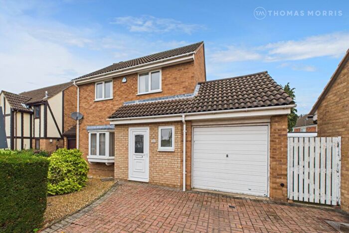 3 Bedroom Detached House For Sale In Waveney Road, St. Ives, Cambridgeshire, PE27