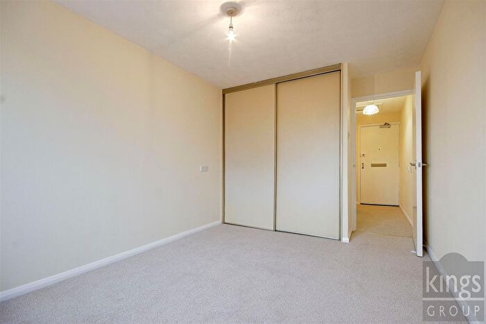 1 Bedroom Flat For Sale In Ainsley Close, Edmonton, N9