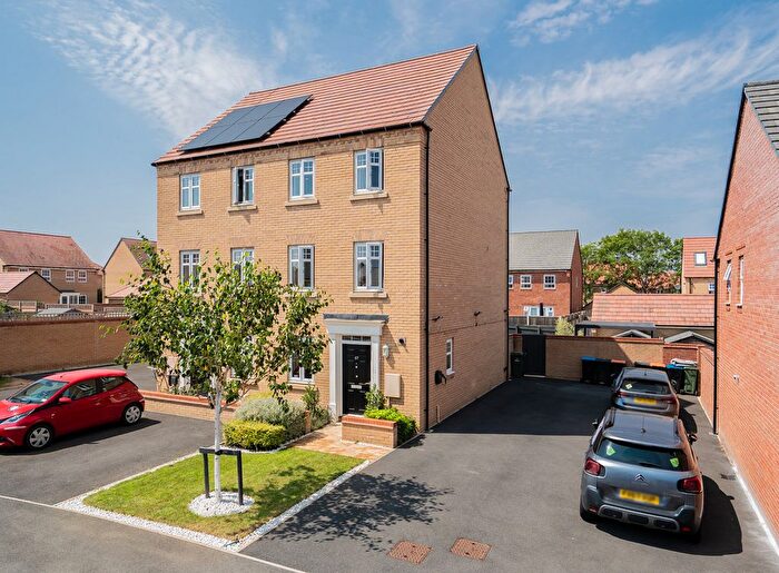 4 Bedroom Semi-Detached House For Sale In Fitz Hugh Crescent, Eagle Farm South, Milton Keynes, MK17