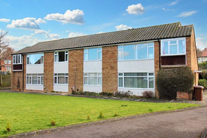 2 Bedroom Apartment For Sale In Icknield Green, Letchworth Garden City, SG6