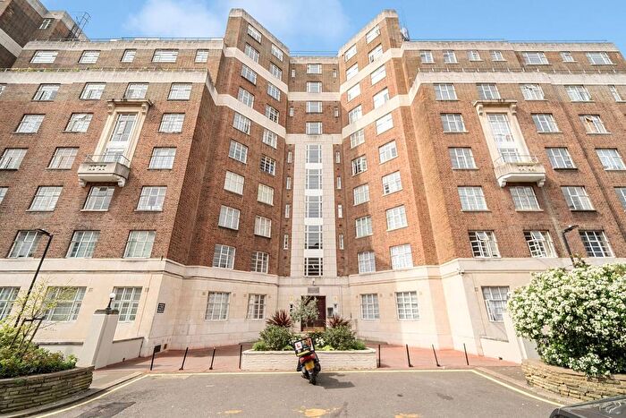 1 Bedroom Flat For Sale In Hamlet Gardens, Ravenscourt Park, London, W6