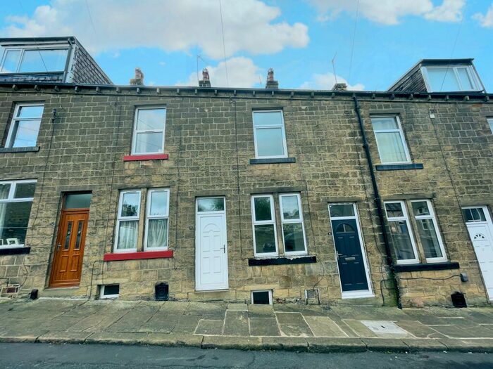 3 Bedroom House To Rent In Norman Street, Bingley, BD16