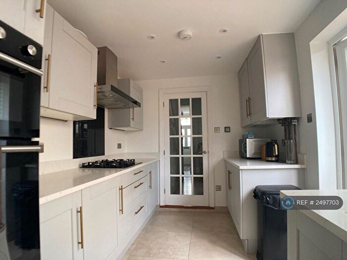 3 Bedroom End Of Terrace House To Rent In Benson Road, Croydon, CR0