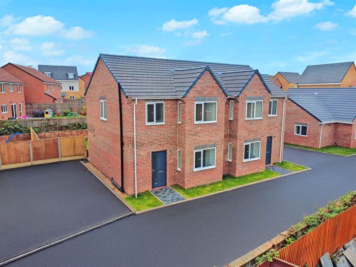 3 Bedroom Property For Sale In Arnold Lane, Gedling, Nottingham, NG4