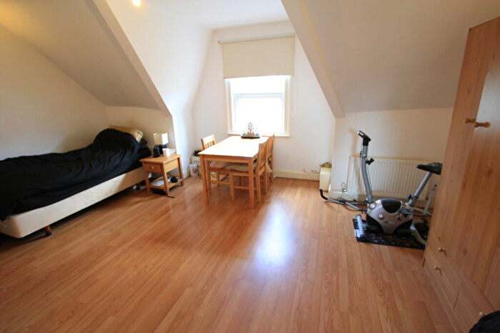 Studio To Rent In Heathfield Road, Croydon, CR0
