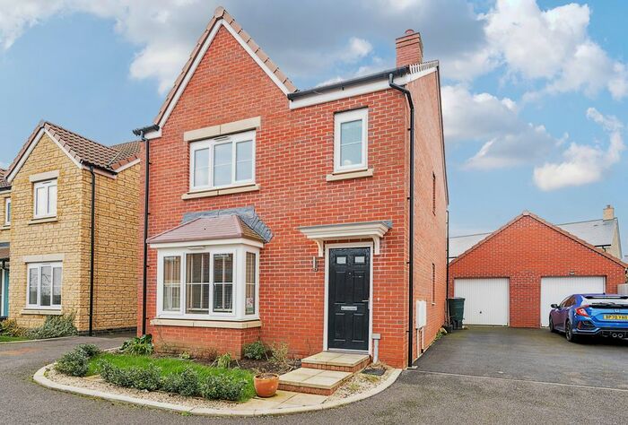 3 Bedroom Detached House For Sale In Isaac Close, Wickwar, Wotton-Under-Edge, Gloucestershire, GL12