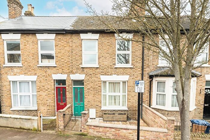 3 Bedroom Property For Sale In Bostonthorpe Road, Hanwell, W7