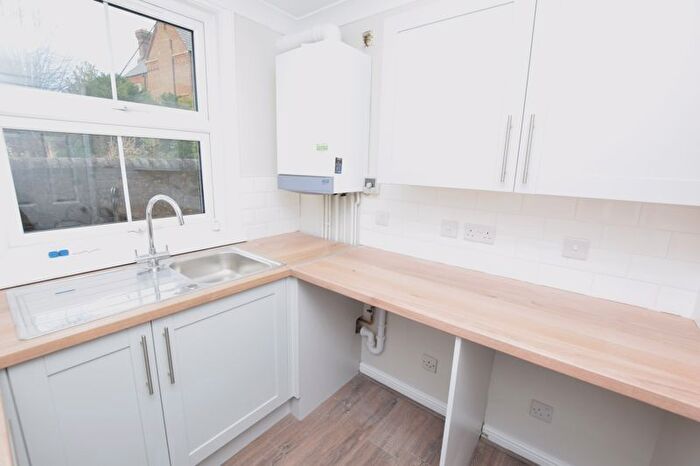 1 Bedroom Flat To Rent In Pine Grove, Penenden Heath, Maidstone, ME14