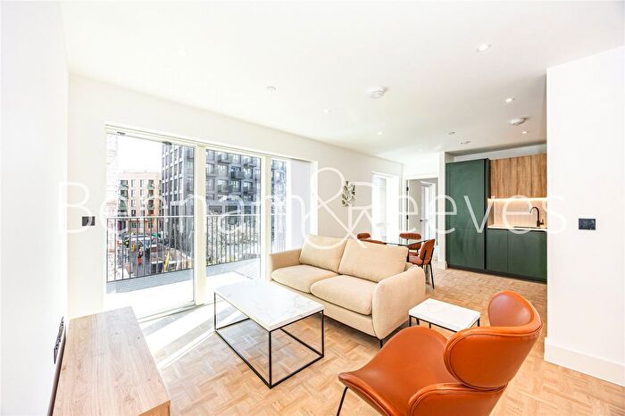 2 Bedroom Flat To Rent In Danvers Avenue, London, SW11