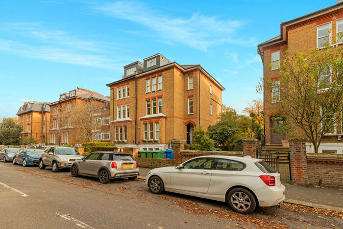 Apartment To Rent In East Dulwich London, SE22