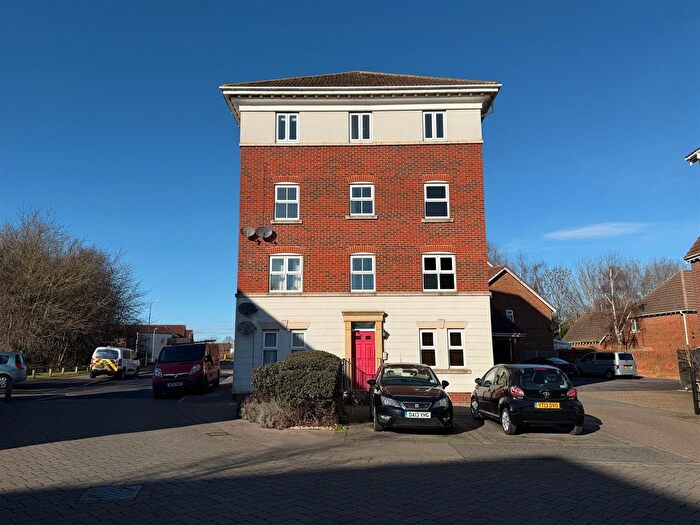 2 Bedroom Flat To Rent In Emerald Crescent, Sittingbourne, Kent, ME10