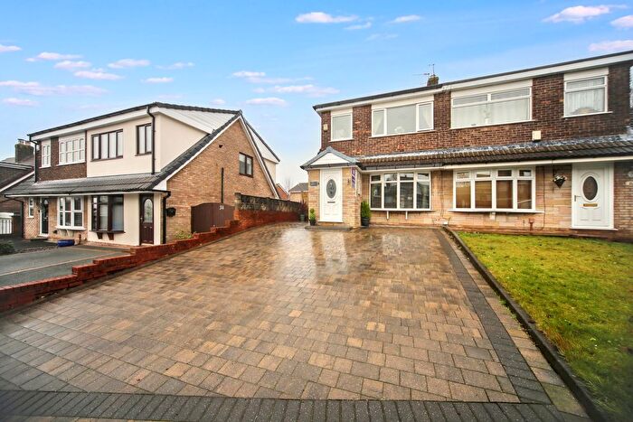 3 Bedroom Semi-Detached House For Sale In Petworth Avenue, Wigan, WN3