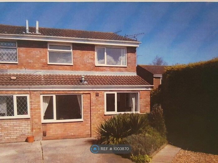 3 Bedroom Semi-Detached House To Rent In Windsor Close, Clevedon, BS21