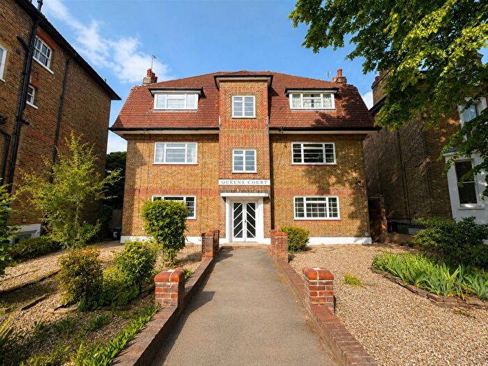 2 Bedroom Flat For Sale In Queens Road, Twickenham, TW1