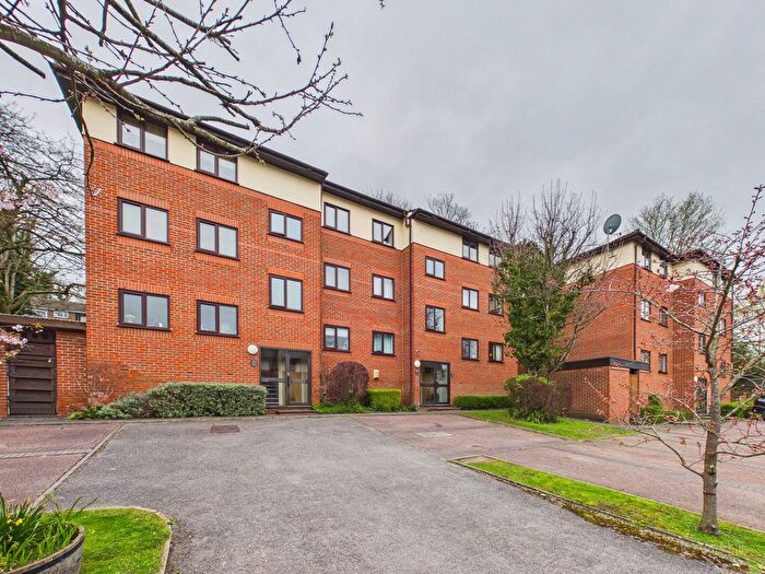 2 Bedroom Flat For Sale In Winchester Court, London Road, High Wycombe, Buckinghamshire, HP11