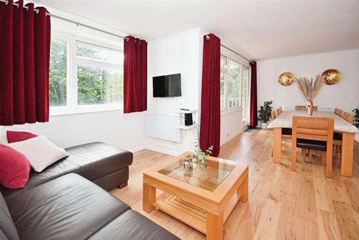 2 Bedroom Flat To Rent In The Downs, Wimbledon, SW20