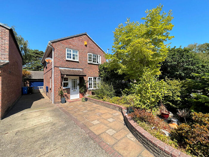 4 Bedroom Detached House For Sale In Nuthatch Close, Creekmoor, Poole, Dorset, BH17