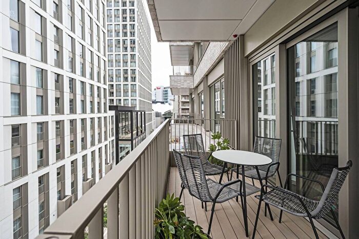 3 Bedroom Flat To Rent In Montfichet Road, Stratford, London, E20
